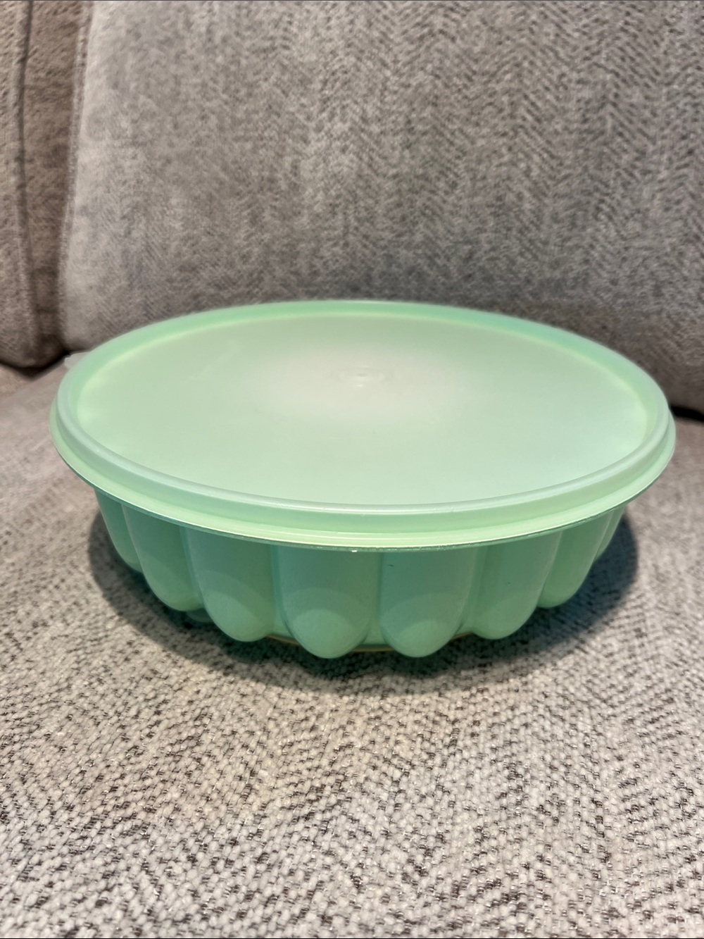 Tupperware Mint Green Jelly Mold Round Food Storage Bowl with Lid